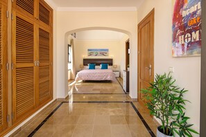 3 habitaciones, tabla de planchar con plancha y wifi gratis