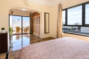 3 slaapkamers, een strijkplank/strijkijzer, gratis wifi, beddengoed