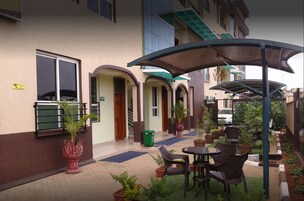 Breakfast, lunch, dinner served; local and international cuisine 