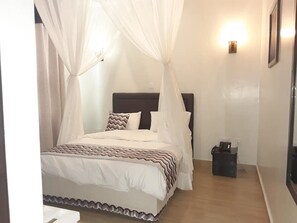 Kahden hengen huone | Työpöytä, pimennysverhot, silitysrauta/-lauta, ilmainen Wi-Fi