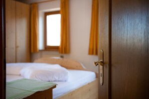 1 bedroom, bed sheets