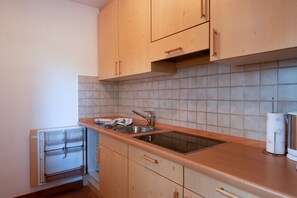 Fridge, stovetop, coffee/tea maker, electric kettle