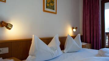 1 bedroom, bed sheets