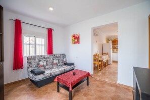 TV - Rural Home "La Ermita" with Pool, Terrace, Wi-Fi & Air Conditioning (Conil de la Frontera)