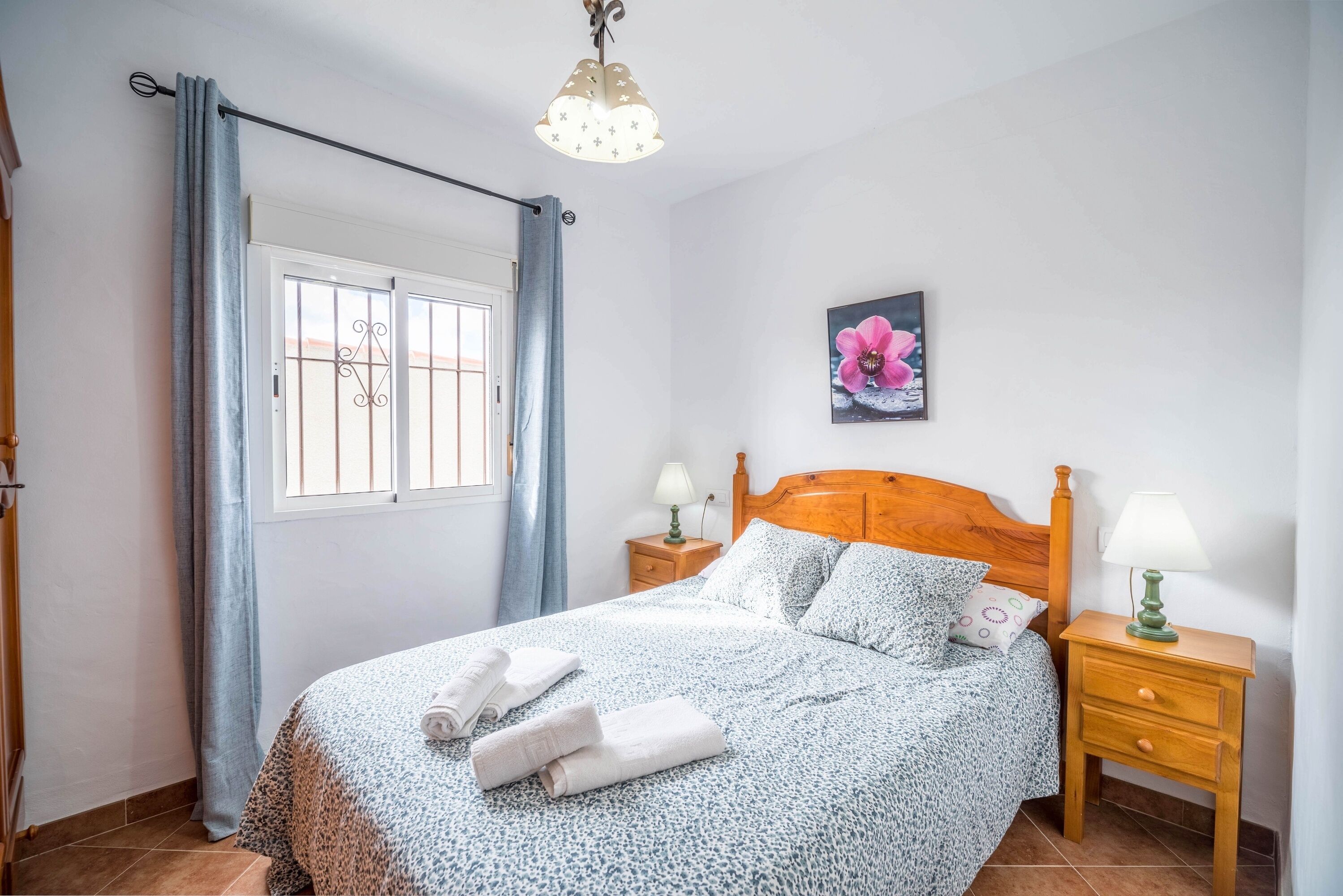 2 habitaciones, tabla de planchar con plancha y wifi gratis 