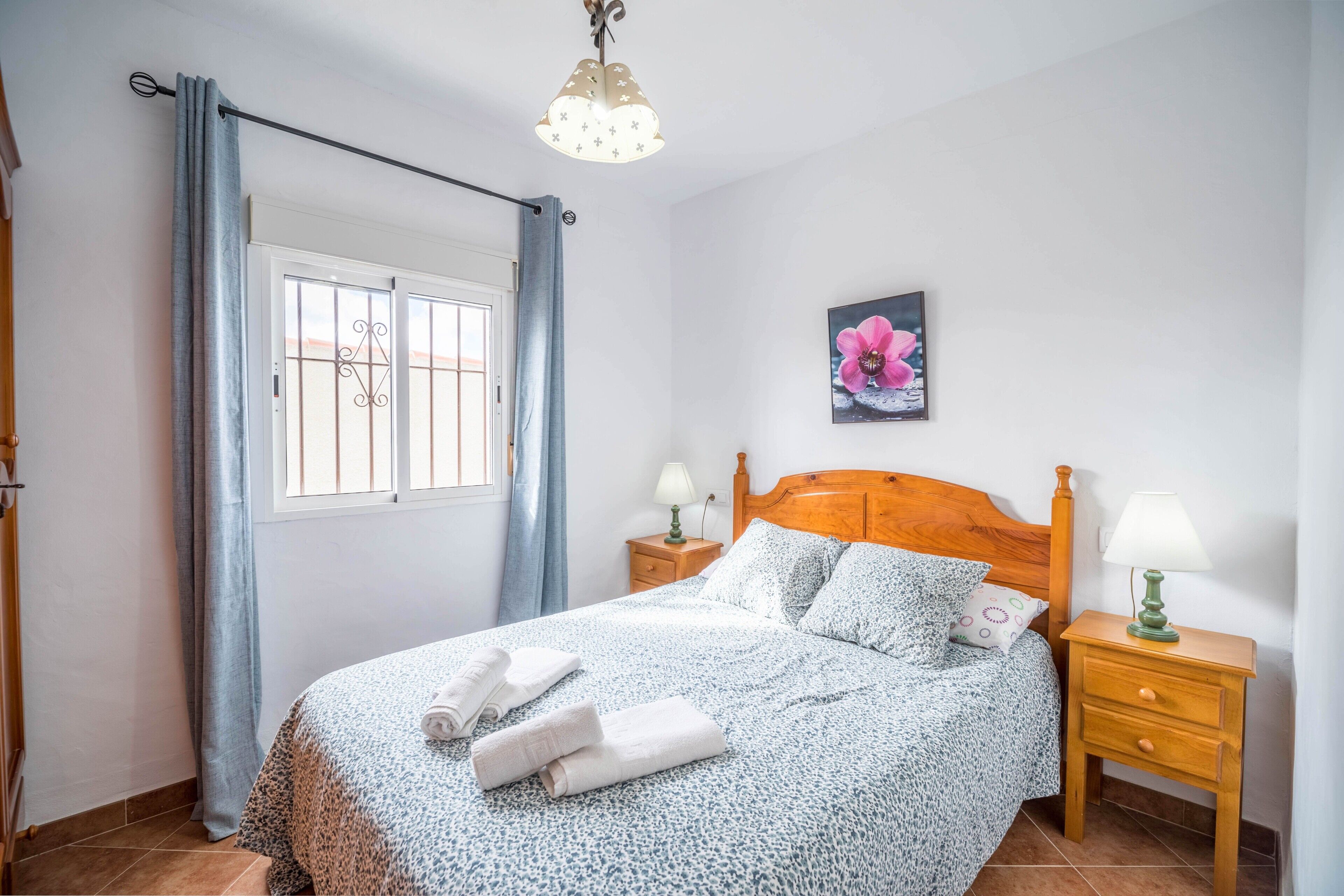 2 slaapkamers, een strijkplank/strijkijzer, gratis wifi, beddengoed