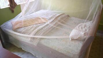 Single Room | Iron/ironing board, free WiFi, bed sheets