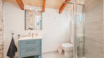 Bruser, hårtørrer, håndklæder