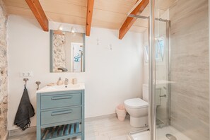 Dusche, Haartrockner, Handtücher