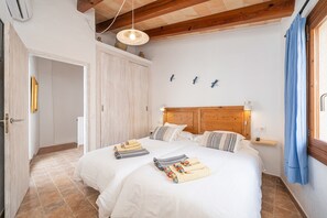 2 bedrooms, iron/ironing board, free WiFi, bed sheets - House "La Sastreria" with Mountain Views, Air Conditioning, Wi-Fi and Terrace (Pollença)