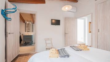 2 slaapkamers, een strijkplank/strijkijzer, gratis wifi, beddengoed