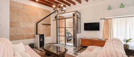 Televisión, chimenea