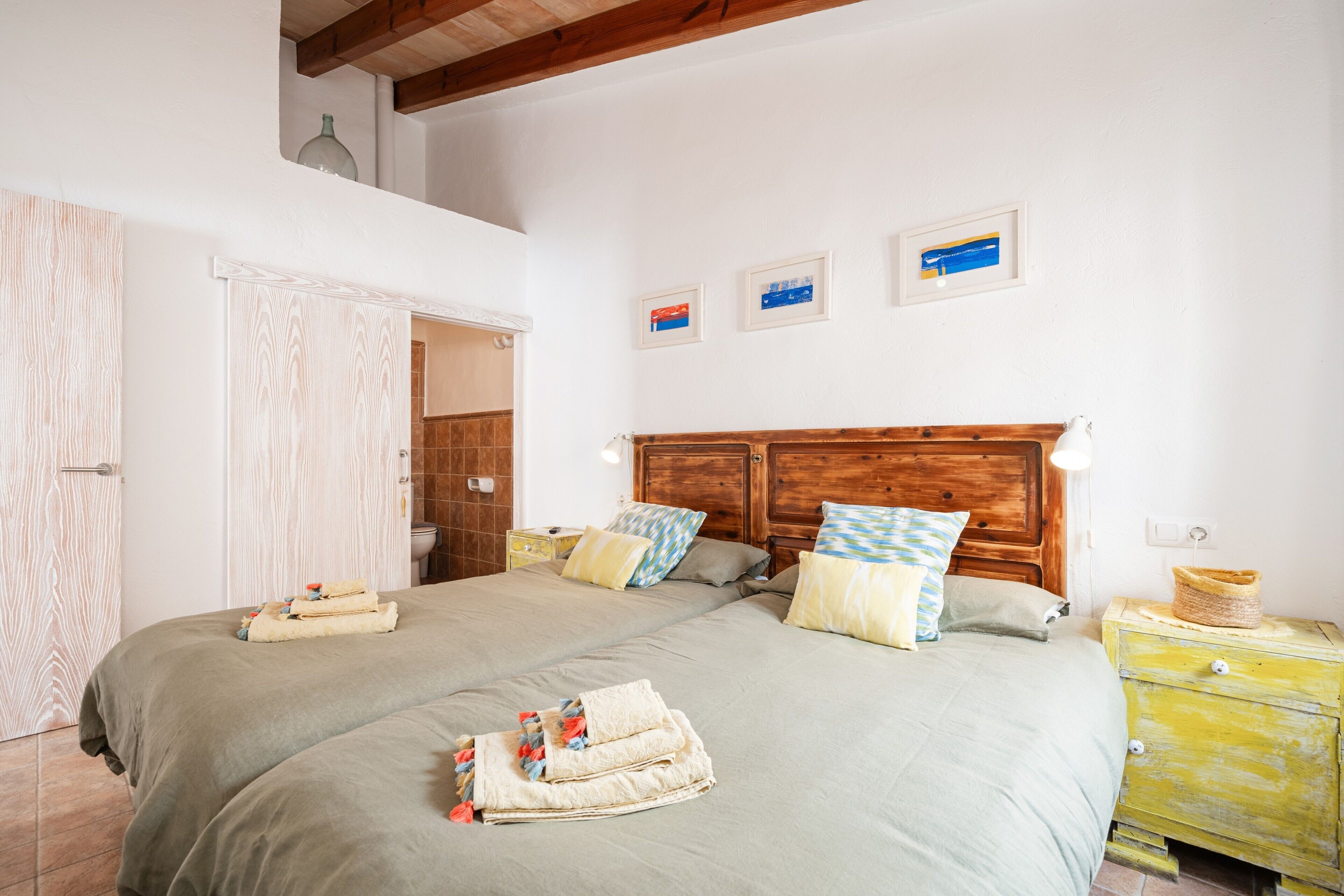 2 slaapkamers, een strijkplank/strijkijzer, gratis wifi, beddengoed