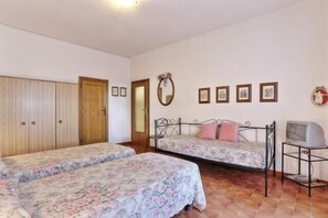 1 bedroom, free WiFi, bed sheets