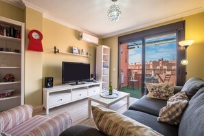 TV - Holiday Apartment Playa de la Tejita with Mountain View and Wi-Fi (EL MEDANO)
