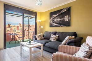 TV - Holiday Apartment Playa de la Tejita with Mountain View and Wi-Fi (EL MEDANO)
