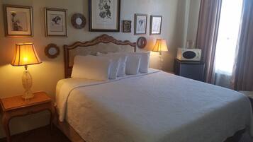 Room, 1 King Bed | 1 bedroom, blackout curtains, iron/ironing board, free WiFi
