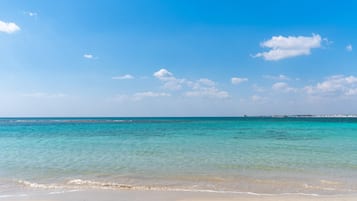 Una spiaggia nelle vicinanze