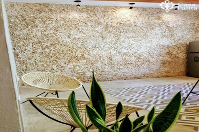 Lovely suite for 6 in the center - walk everywhere