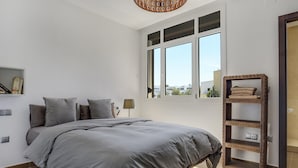 4 عدّة غرف نوم ومكواة/لوح كي وواي فاي مجانًا وملاءات أسرّة