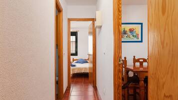 2 bedrooms, iron/ironing board, bed sheets