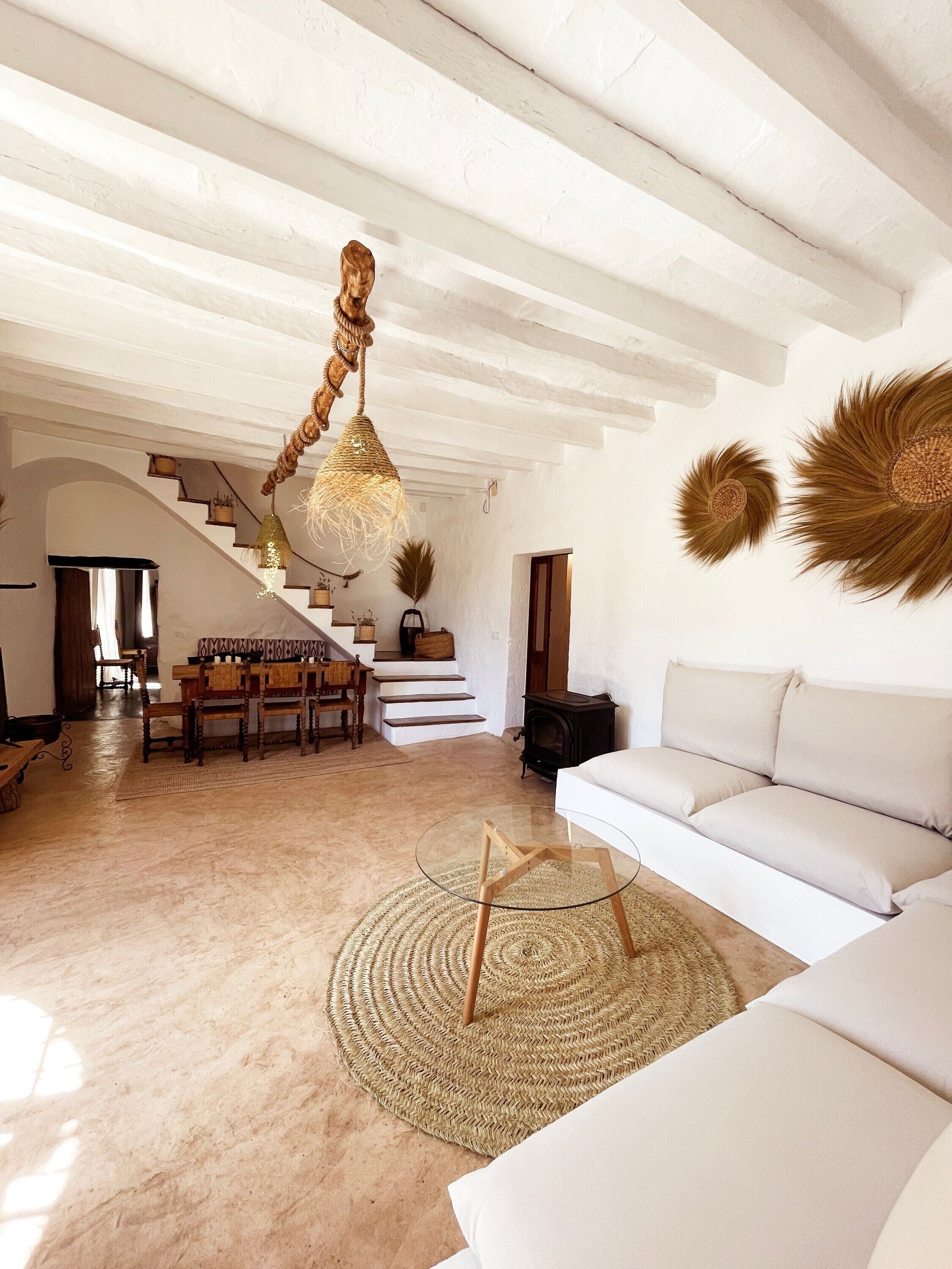 Téléviseur, foyer, table de ping-pong