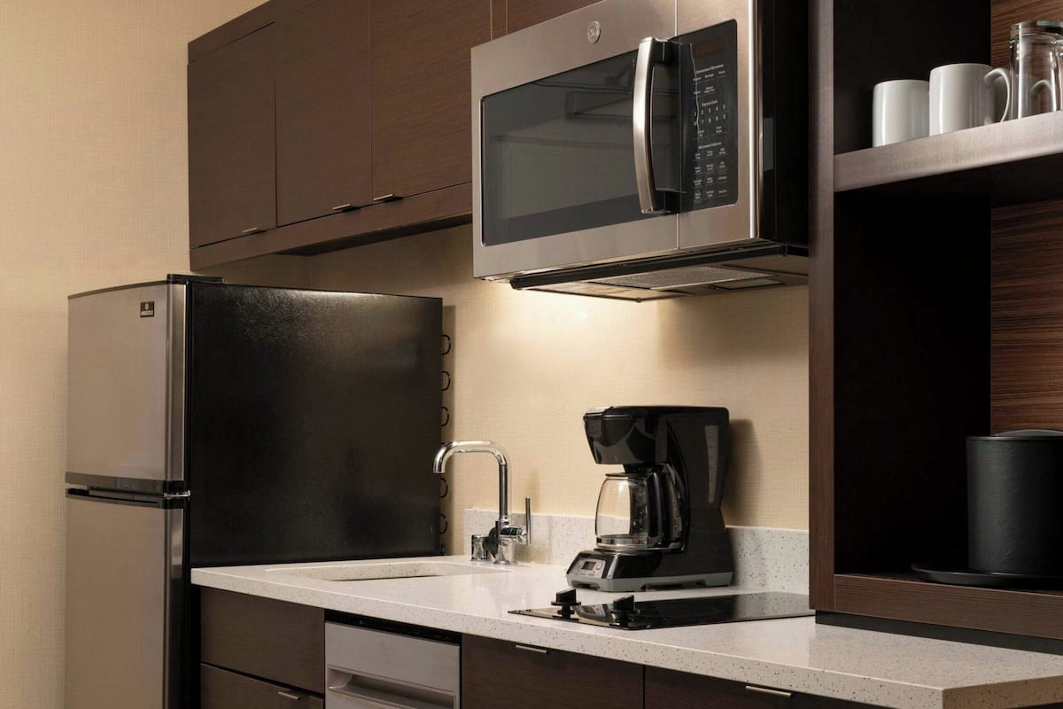 studio, 2 queen beds | private kitchen | coffee/tea maker