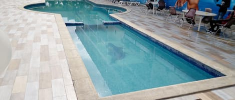 Piscine couverte, piscine extérieure (ouverte en saison)