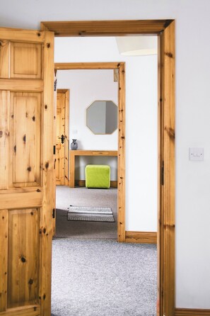 Interior - Beautiful Mountain View Home near Killarney National Park  (Killarney)