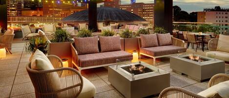 Breakfast, lunch and brunch served