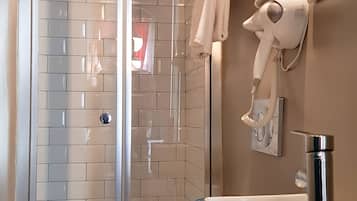 Buồng tắm vòi sen, đồ dùng nhà tắm miễn phí, máy sấy tóc