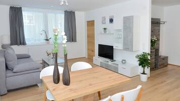 TV, DVD player, table tennis, stereo