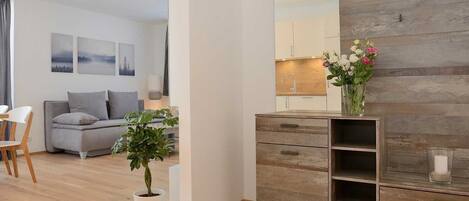 Televisión, reproductor de DVD, tenis de mesa y estéreo