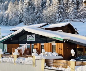 Exterior - Beautiful Holiday Apartment "Olperer" with Wi-Fi, Garden and Terrace (Mühlbachl)