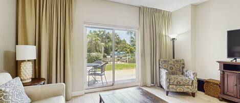 Televisión, reproductor de DVD, estéreo