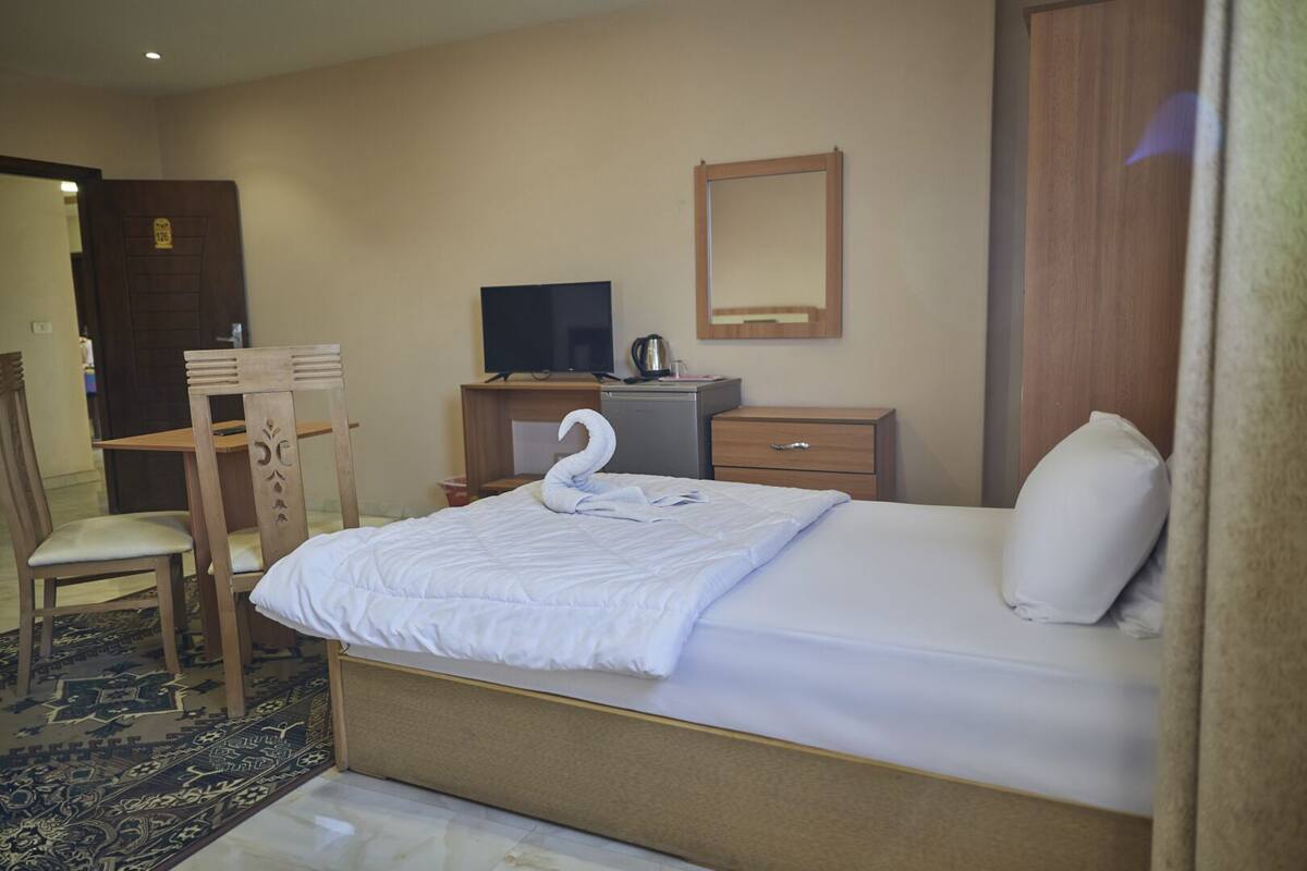 Single Room | Decoración personalizada, muebles diferentes y wifi gratis
