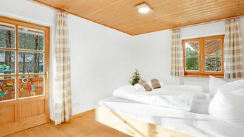 3 bedrooms, free WiFi, bed sheets