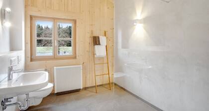 Modern Apartment "Uferweg" with Balcony, Garden & Wi-Fi