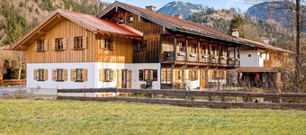 Modern Apartment "Uferweg" with Balcony, Garden & Wi-Fi