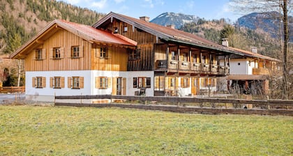 Modern Apartment "Uferweg" with Balcony, Garden & Wi-Fi