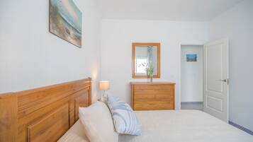 2 slaapkamers, een strijkplank/strijkijzer, gratis wifi, beddengoed