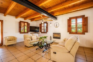 TV, fireplace - Villa "Can Rosillo" with Wi-Fi, Garden, Treehouse, Terraces & Pool (Llucmajor)