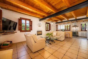 Télévision, cheminée