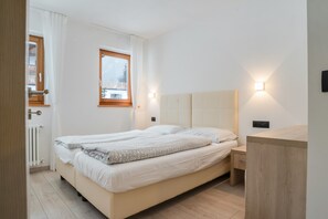 2 makuuhuonetta, silitysrauta/-lauta, ilmainen Wi-Fi, vuodevaatteet