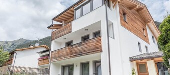 Modern Apartment "Reider" with Mountain View, Wi-Fi, Balcony & Sauna