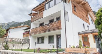 Modern Apartment "Reider" with Mountain View, Wi-Fi, Balcony & Sauna