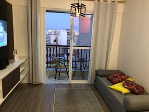 Estúdio (911) | Área de estar | TV de tela plana 42 polegadas com canais digitais, smart TV, Netflix