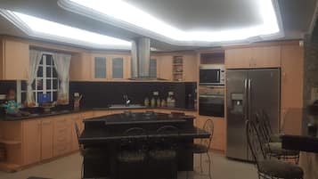 Fridge, microwave, oven, coffee/tea maker
