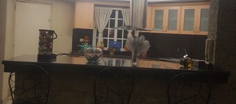 Belle maison, sécurité 24 heures, près de CC, marchés, destination touristique des boulangeries