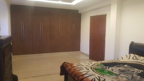 3 bedrooms, iron/ironing board, WiFi